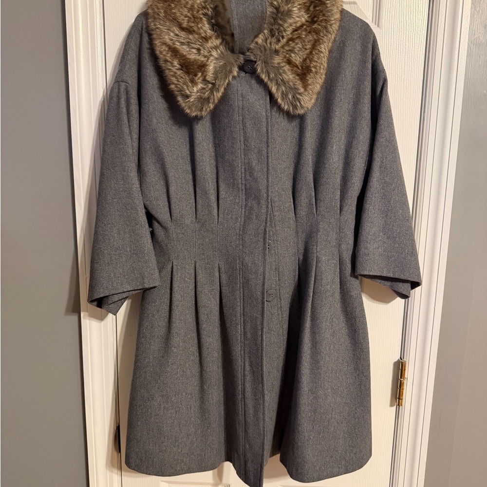 Gray Women's lLightweight Coat with Faux Fur Collar